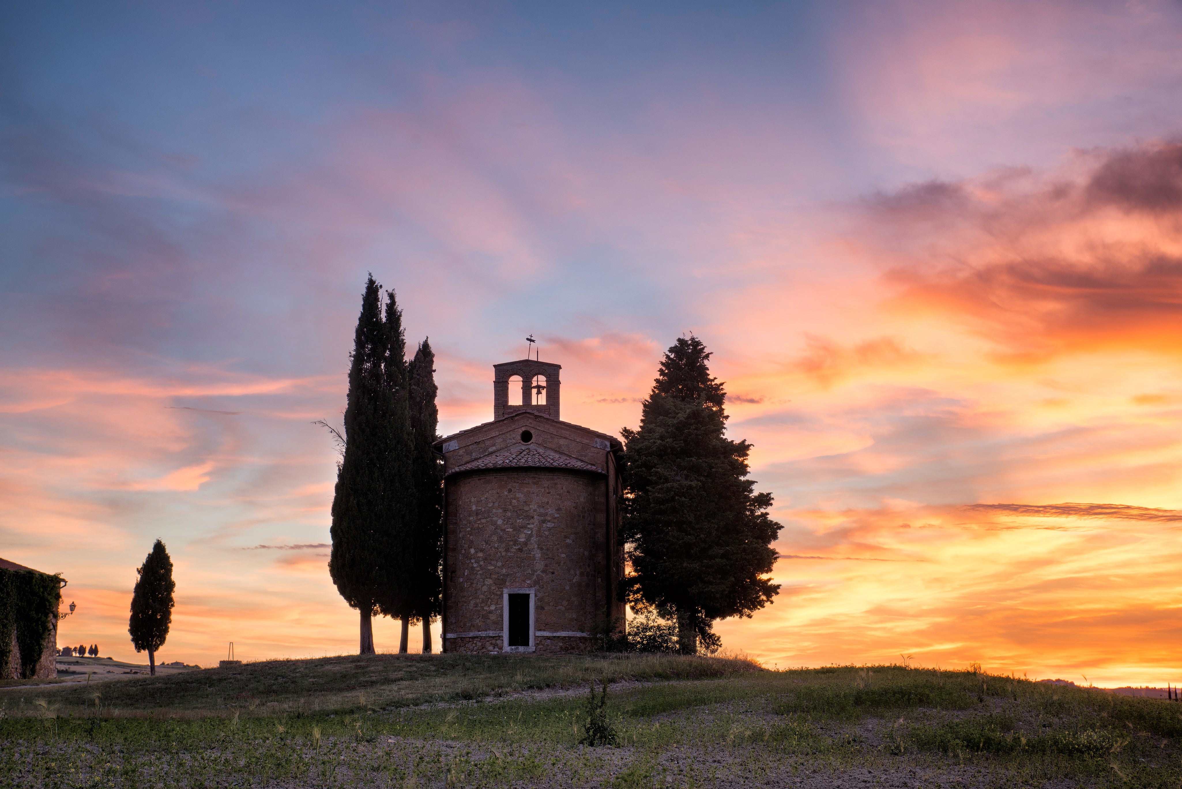 beautiful-tuscan-landscape-2023-11-27-05-16-21-utc.jpg